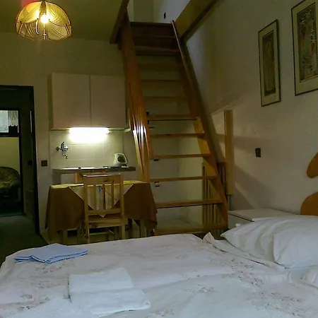 Mona Pensjonat 3*